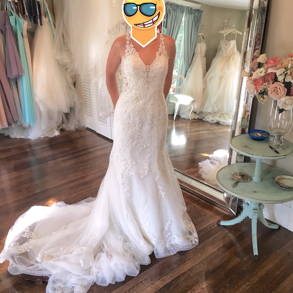 Beautiful wedding dress with a slim, fit and flare silhouette and a Chapel Train